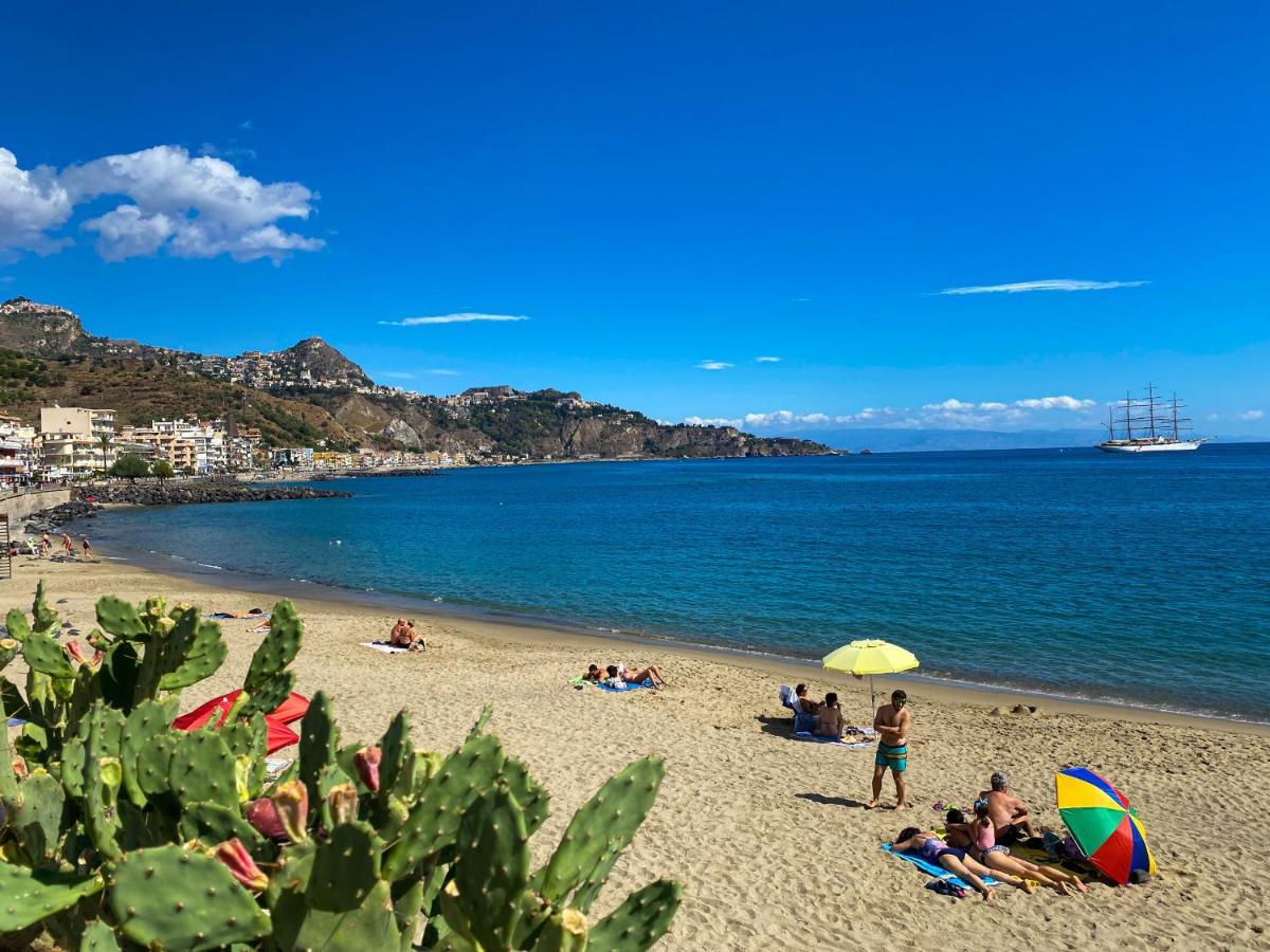Alpha22 Apartment Giardini Naxos Bagian luar foto