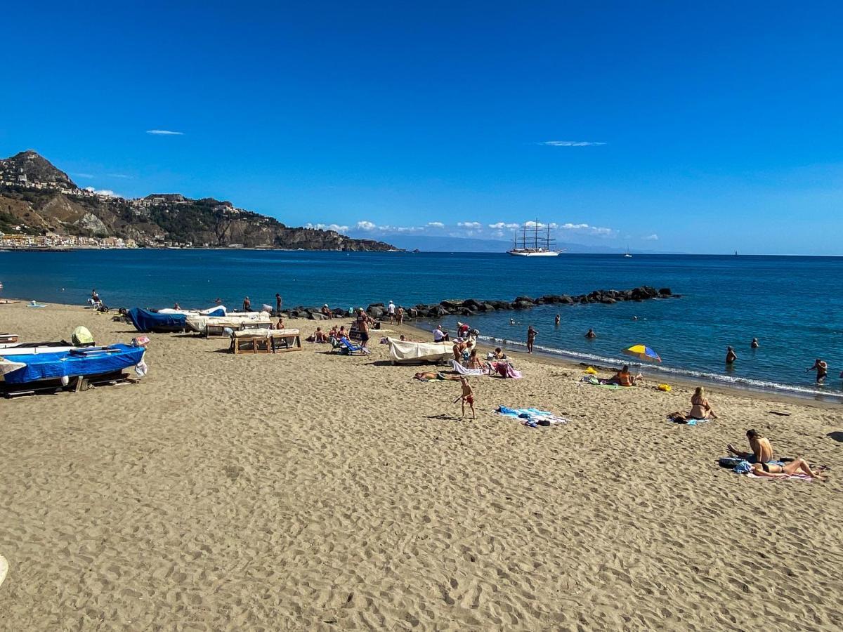 Alpha22 Apartment Giardini Naxos Bagian luar foto