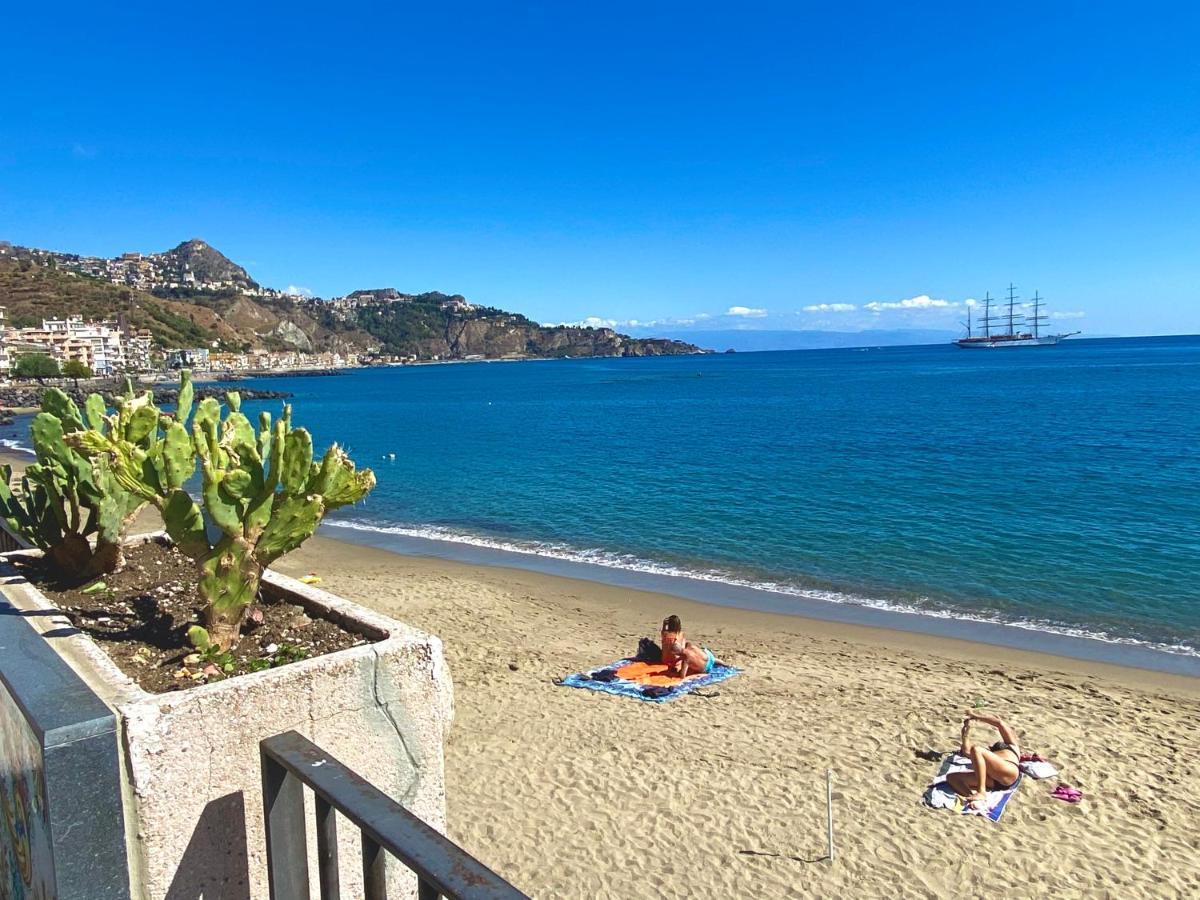 Alpha22 Apartment Giardini Naxos Bagian luar foto