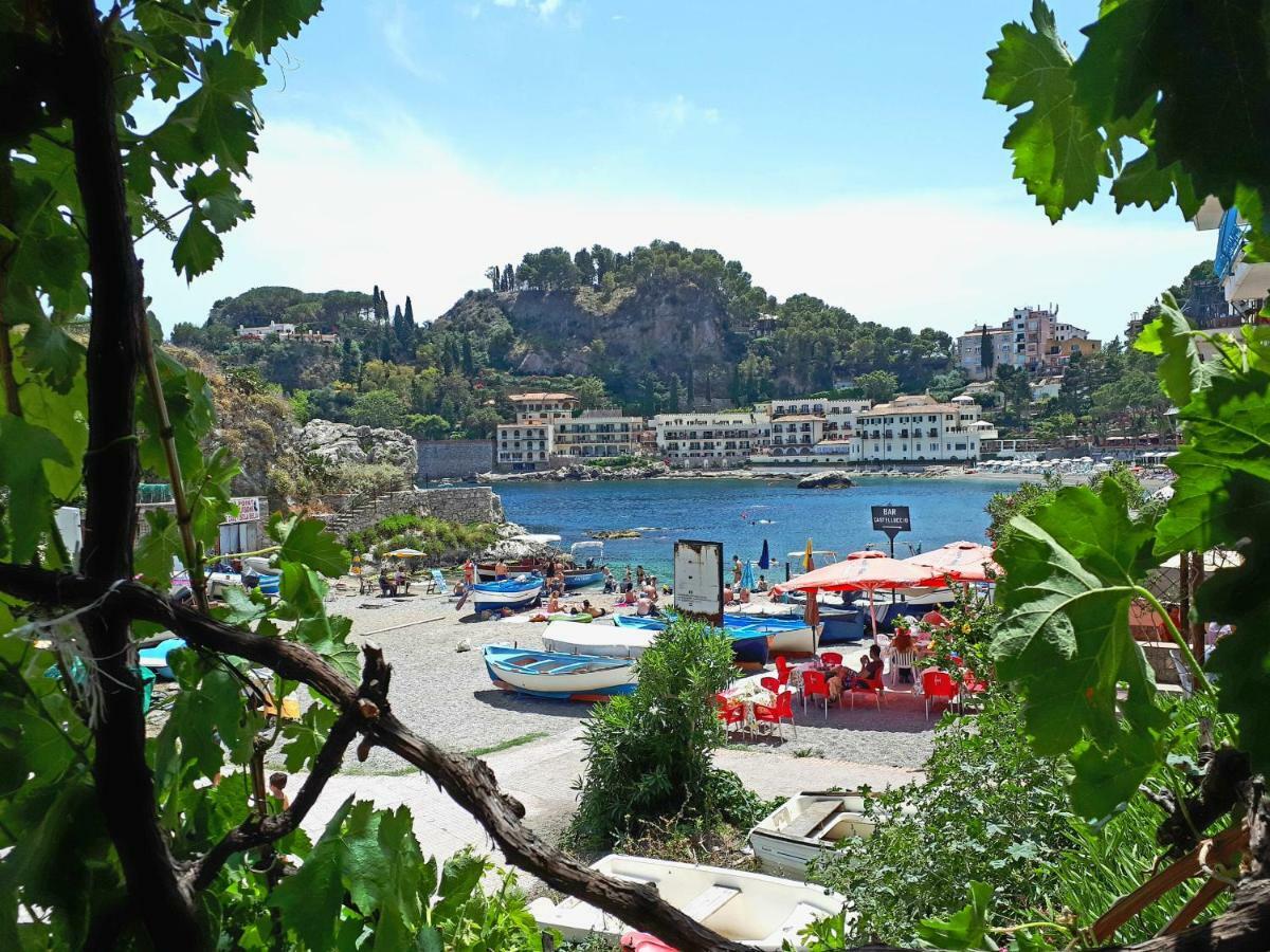 Alpha22 Apartment Giardini Naxos Bagian luar foto